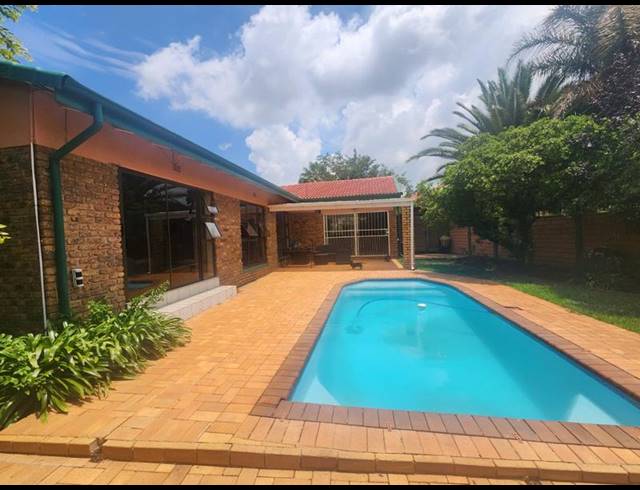 3 BEDROOM HOUSE FOR SALE IN HELIKONPARK